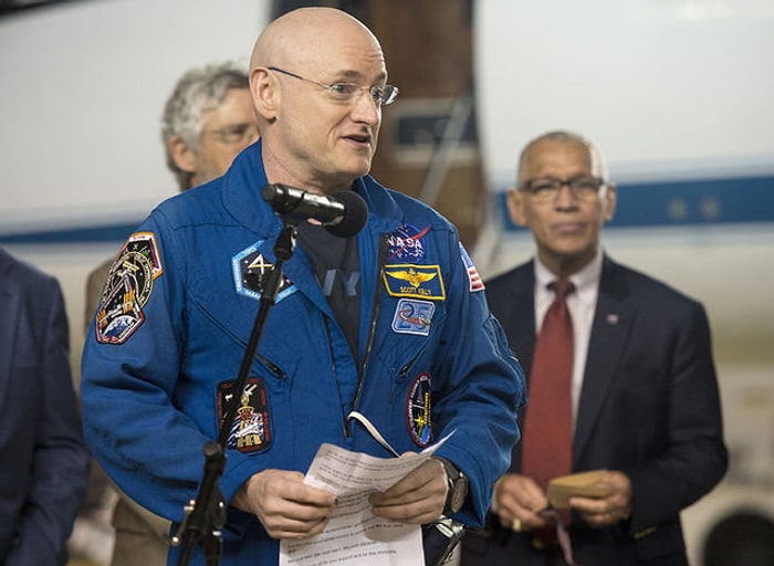 ABD'li Astronot Scott Kelly'nin Uzayda Boyu Uzamış!