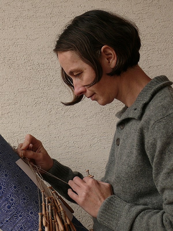 13. А вот и сама Агнес за работой