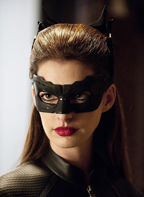 Anne Hathaway filmin seçmelerine gittiğinde Harley Quinn rolü için denendiğini sanıyormuş.
