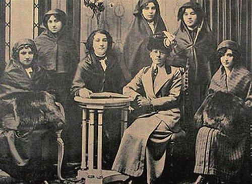 Unutma, Unutturma: Osmanlı'da Feminist Büyükannelerimiz ve Mücadele Dolu Hayatları