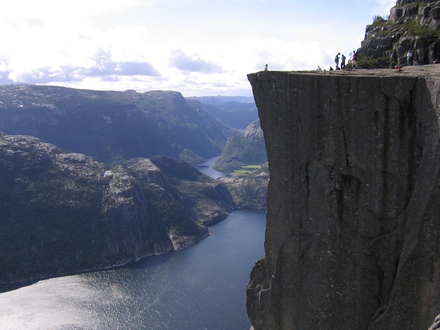 14. Preikestolen, Norveç