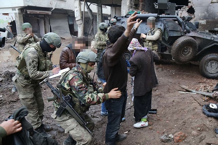 Sur'dan Tahliye Edilen 9 Kişiden 6'sı Tutuklandı