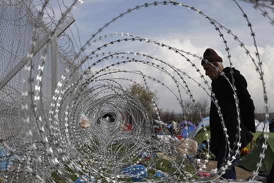 Göçmenler İsyanda: 'Türkiye ile AB Bizi Oyun Kartı Olarak Görüyor'