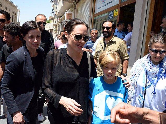 Jolie, Dünya Mülteciler Günü'nde, Midyat'taki Suriye ve Iraklıların kaldığı kampları ziyaret etmek için Türkiye'ye gelmiş, yanında Shiloh'u da getirmişti.
