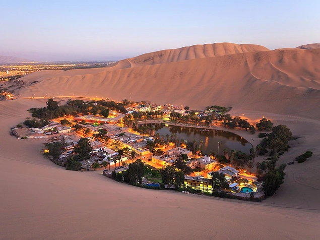 Уакачина - оазиси в пустыне в пяти часах от Лимы, Перу.