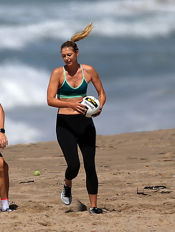 4. Кстати, недавно из-за допинг-скандала от сотрудничества с Шараповой отказался бренд спортивной одежды Nike.