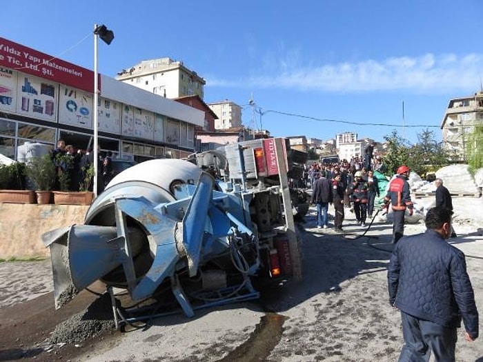 İstanbul'da Beton Mikseri Araçlara Çarparak Devrildi: 2 Ölü