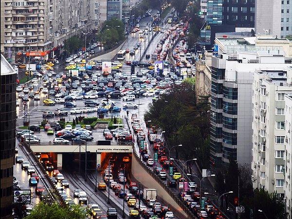 17. Romanya'nın Bükreş şehri, Avrupa'nın en kötü trafik sıkışıklığına sahip şehirlerinden birisi kabul ediliyor.