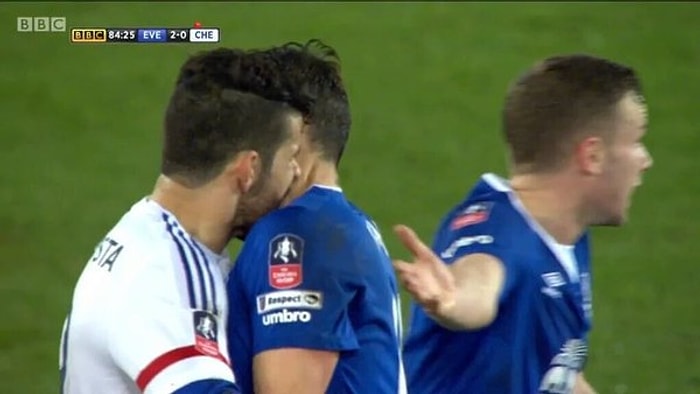 Yeşil Sahalarda Bir Isırık Vakası Daha! Diego Costa Rakibini Boynundan Isırdı