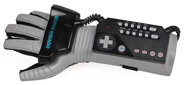 6. На самом деле Nintendo не участвовала в разработке и выпуске Power Glove