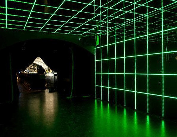 13. Оно позволяет увидеть оба лица Москвы одновременно.