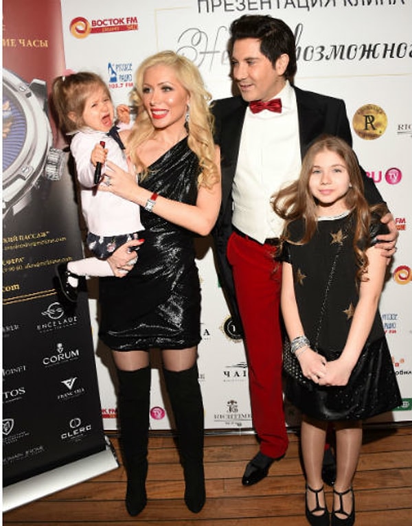 3. Авраам с супругой и дочерьми