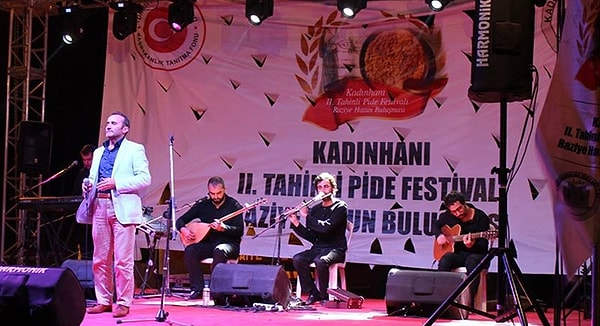 7. Eğlenmeyi ve eğlendirmeyi bilir. Onunla birlikte festivallerden festivallere koşarsınız.