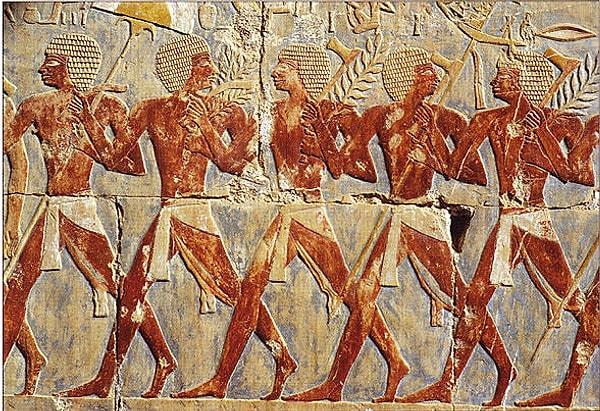 9. Mısırlı askerler aynı zamanda polis görevini de görürlerdi, yetmezmiş gibi Firavun adına vergi de toplarlardı.