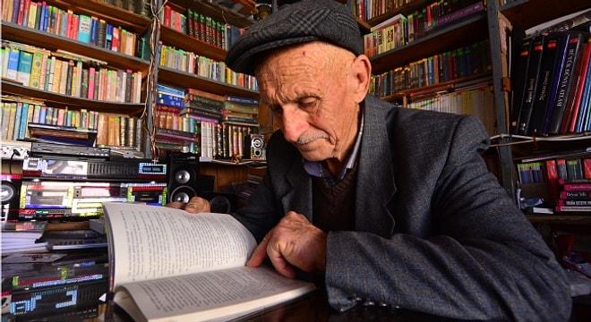 Hep Beraber İmreniyoruz: Bakkal Dükkanını Kütüphaneye Dönüştüren Abdulkadir Amca
