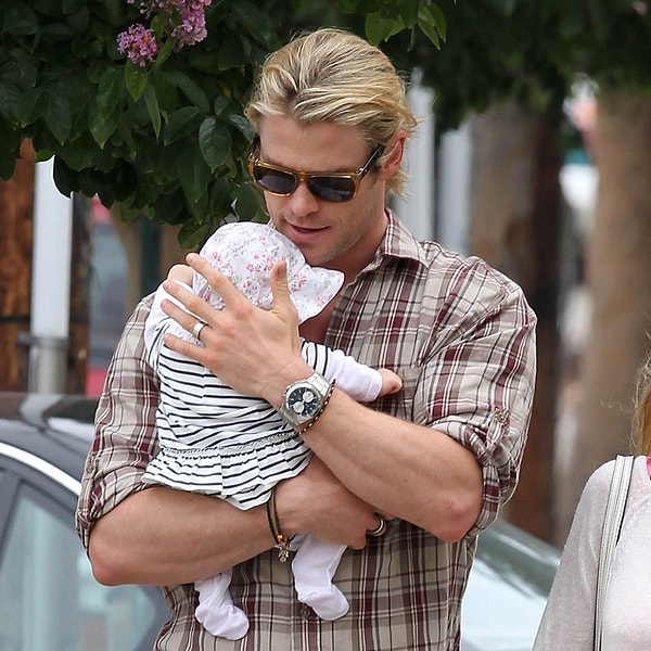 7. То, как он берет на руки ребенка...