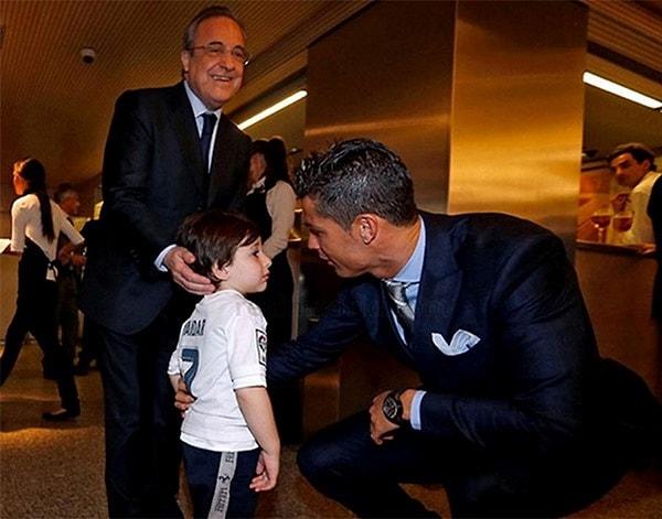 Ronaldo bombalı saldırıda anne ve babasını kaybeden 3 yaşındaki Filistinli Haydar Mustafa ile de buluşmuştu.