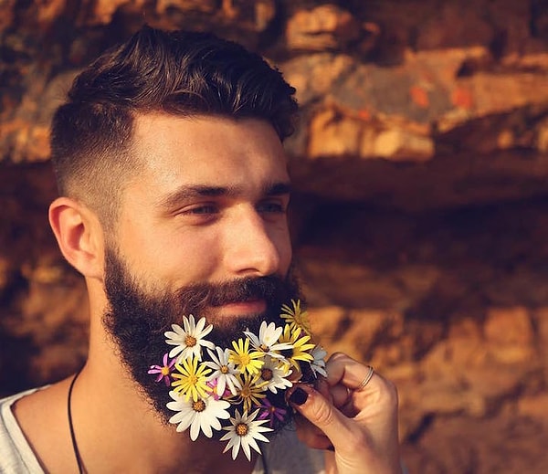 6. Не все же женщинам с цветами в волосах ходить.