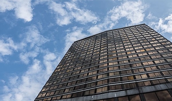 24. Согласно Книге Рекордов Гиннеса Sonim XP3300 Force - самый прочный телефон в мире. Он упал с 25 метров и остался без повреждений.