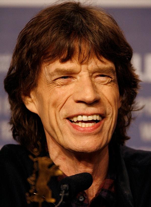 21. Mick Jagger seks bağımlılığı için tedavi gördüğü terapistini baştan çıkarmıştır.