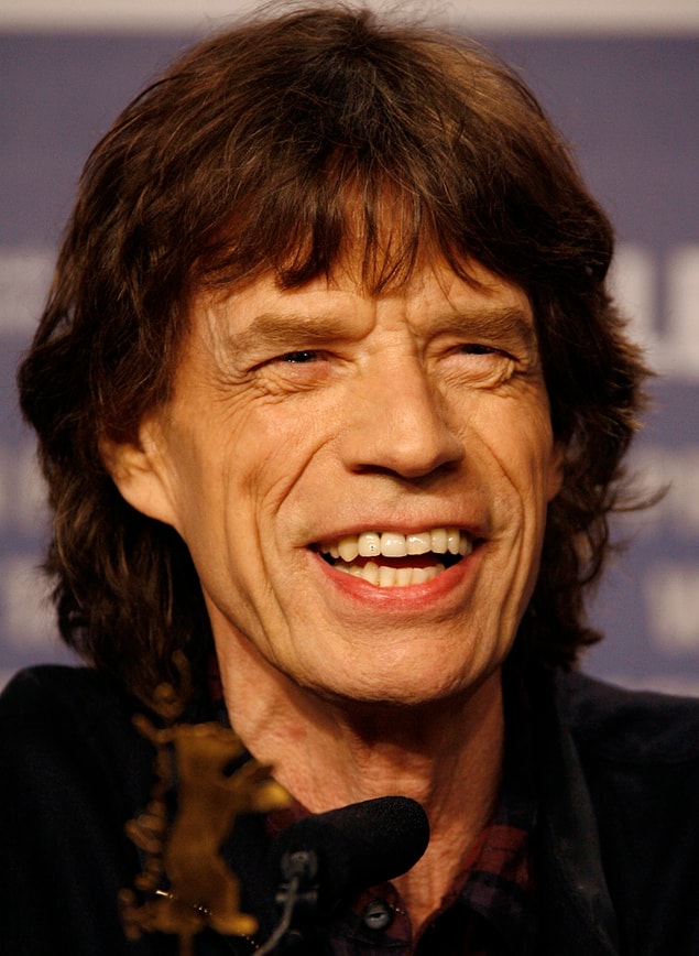 21. Mick Jagger seks bağımlılığı için tedavi gördüğü terapistini baştan çıkarmıştır.