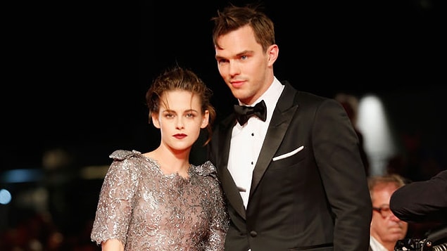 2016 Yılında ise Nicholas Hoult ile ilişkisi gündeme geldi.
