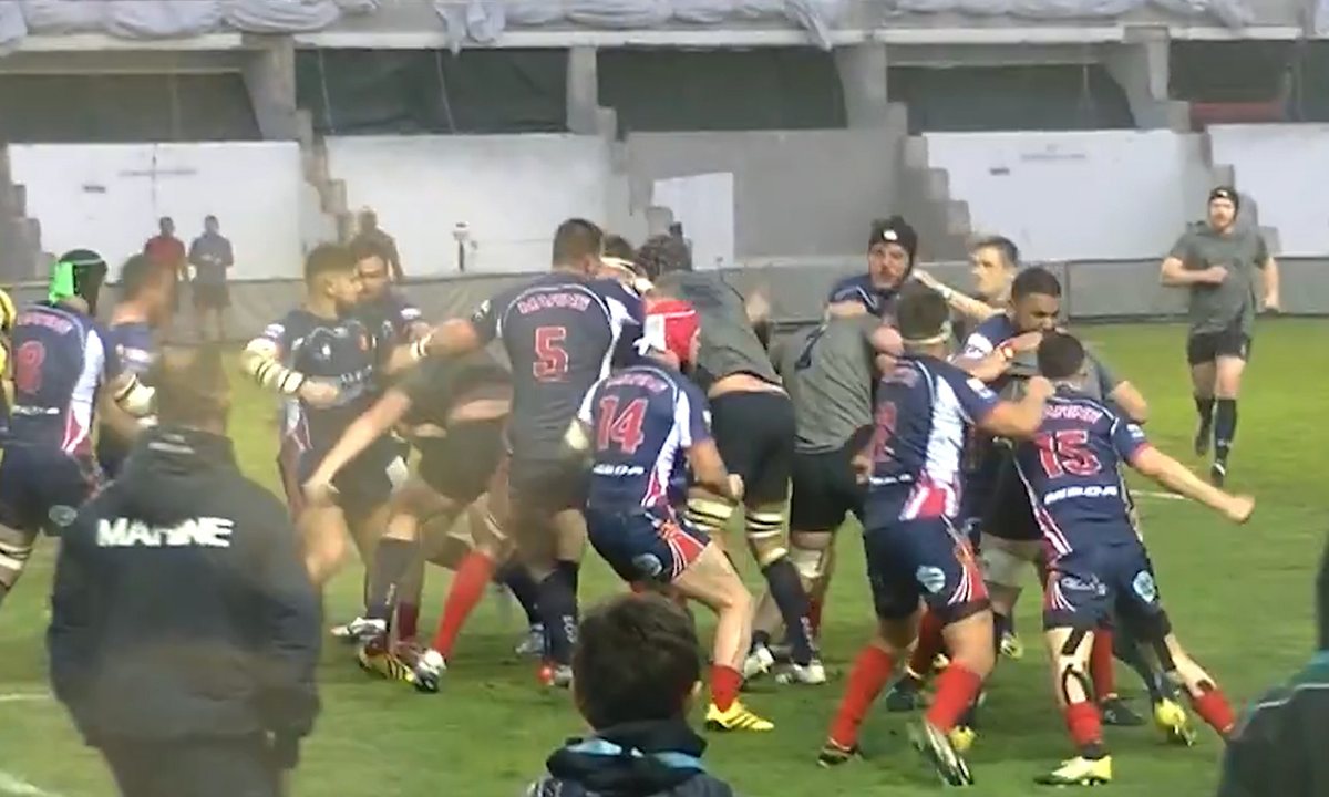 Rugby Takımları Sahayı Ringe Çevirdi - Onedio