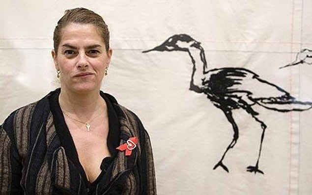 Tracey Kerime, 1963 yılında Londra'da doğdu.
