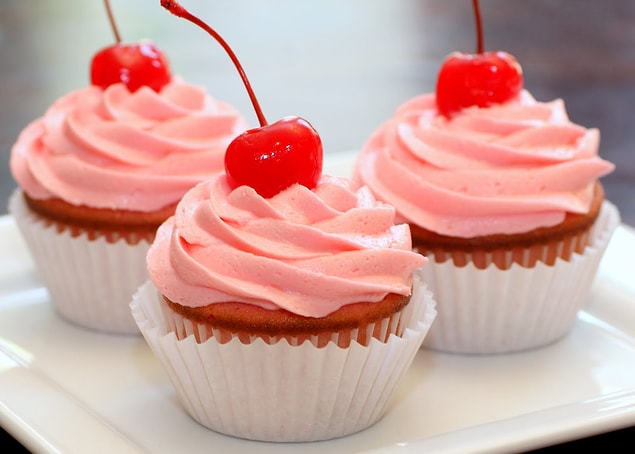 1. Vişneli Cupcake