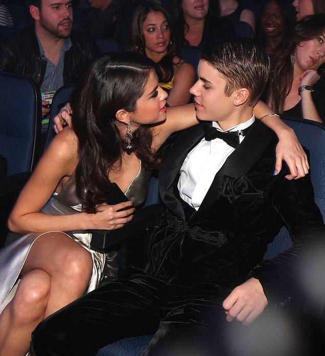 Hayranları yorumlarda, son dönemlerde psikoloji fazlasıyla bozuk olan Bieber'ın eski sevgilisi Gomez'i çok özlediğini iddia ediyordu.