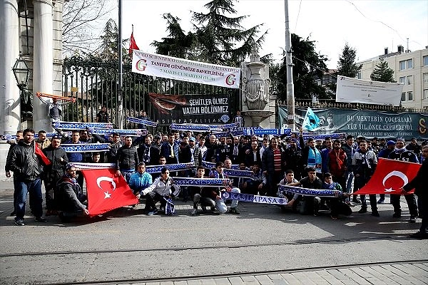 Bir grup Kasımpaşalı taraftar