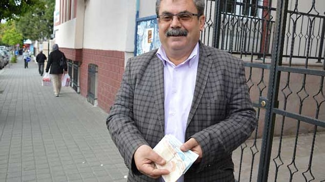 Vergili, 1980'de, harçlığını çıkarmak adına Ankara'da bir inşaatta çalışıyor.
