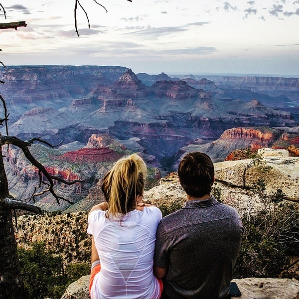 8. Анатоль Франс: "Путешествия учат больше, чем что бы то ни было. Иногда один день, проведенный в других местах, дает больше, чем десять лет жизни дома".