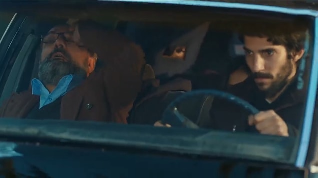 Ezo'yu bu hale getiren olay ise bir gün babası ve abisiyle birlikte arabayla giderken bir trafik kazası geçirmeleri ve sonrasında yaşananlar...