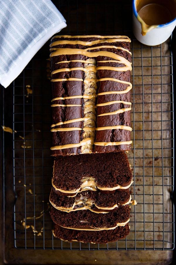 11. Fıstık ezmesi ve çikolata ikilisini muzlu ekmekle birleştirmek dünyanın en güzel şeyi!