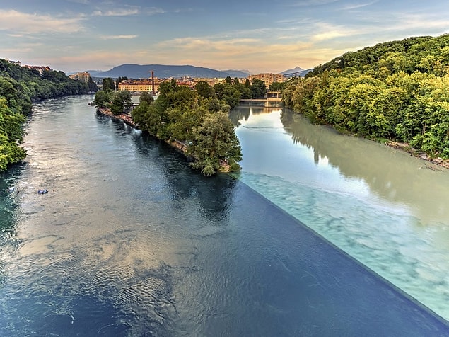 6. Cenevre'de Lehman Gölü'nden çıkan Rhône Nehri ile, Chamonix Vadisi'nin buzullarından beslenen Arve Nehri'nin birleştiği yer muhteşem bir manzaraya sahip.