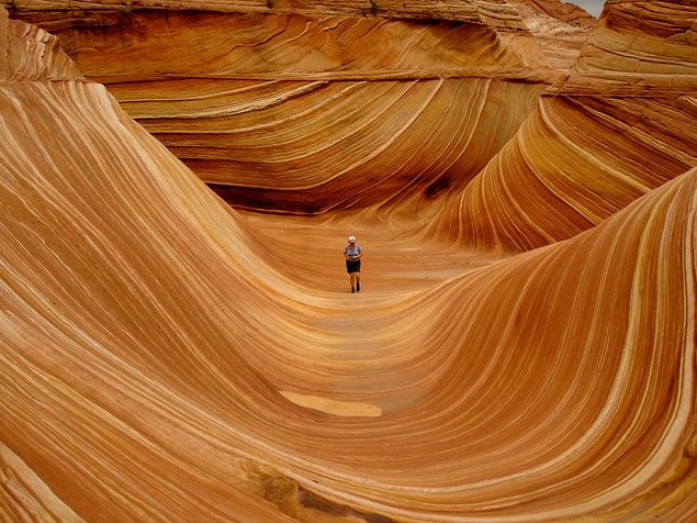 21. Arizona, ABD'deki Paria Canyon-Vermilion Cliffs Wilderness Koruma Alanı'nda bulunan "The Wave" (Dalga) isimli kumtaşı oluşumuna ulaşmak zorlu bir yürüyüş ve özel bir izin gerektiriyor.