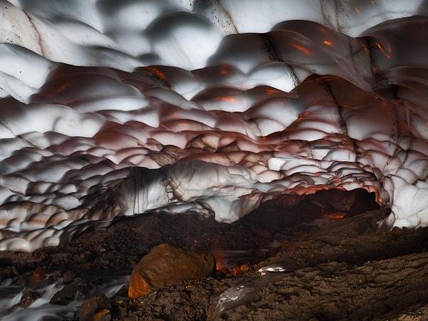 25. Kamçatka Buz Mağaraları - Rusya