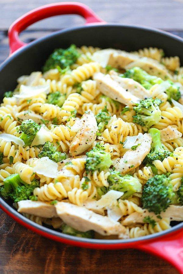 12. Sağlıklı bir akşam yemeği için brokoliden şaşmayın!