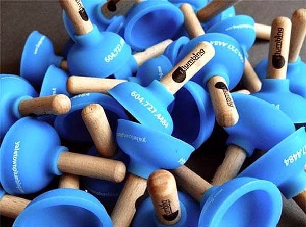 8. Визитки одной водопроводно-канализационной компании.