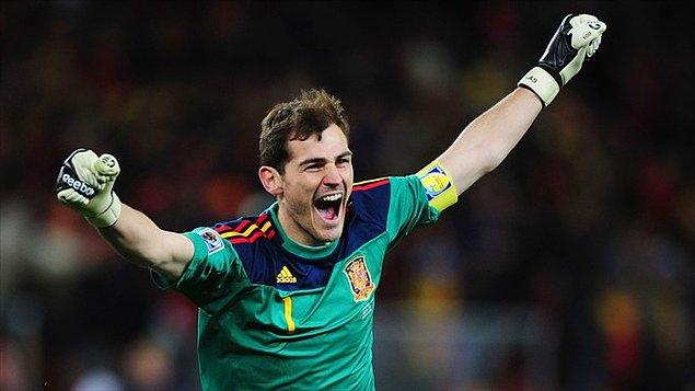Casillas aktif oyuncular arasında lider