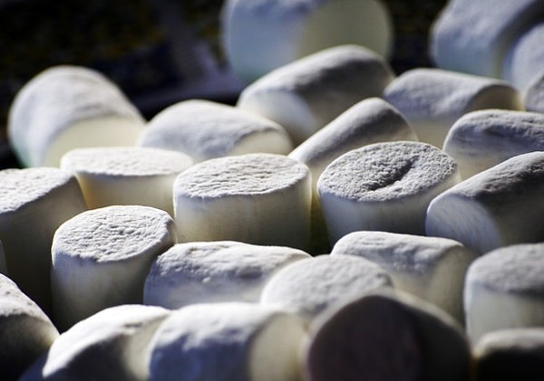 6. Самый дальний полёт маршмэллоу из носа в рот