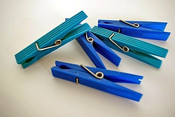 9. Наибольшее количество прищепок, прицепленных к лицу в течение минуты