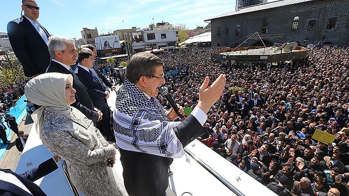 Davutoğlu Diyarbakır'da: ‘Buradayız, Burada Olacağız’