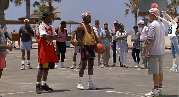 20. Баскетбол - игра черных, брат. Белые летать не умеют...