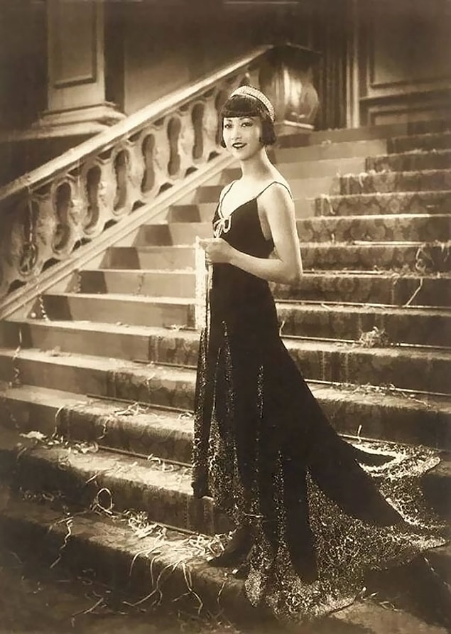 4. İlk Çin kökenli Amerikan film yıldızı Anna May Wong. Aynı zamanda uluslararası ün kazanan ilk Asya kökenli Amerikan oyuncudur.