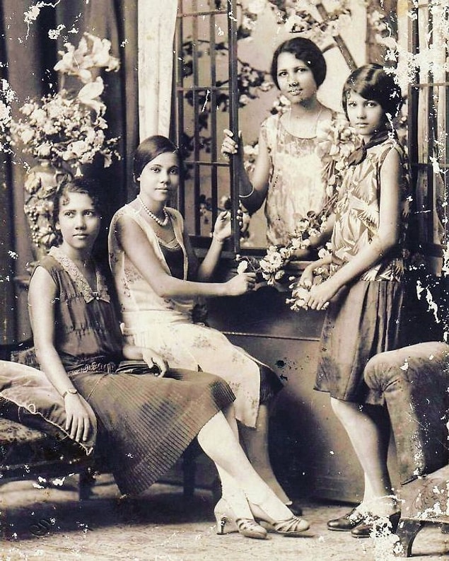 21. 20 yaşlarındaki Filipinli kardeşler
