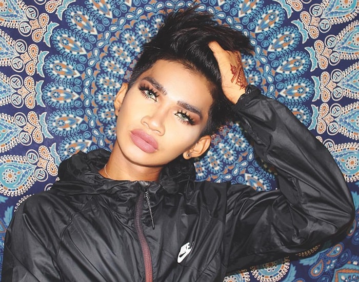 Bir Yaşımıza Daha Girdik: Kadınlara Makyaj Konusunda Ne Yapacağını Söyleyebilecek 17 Erkek