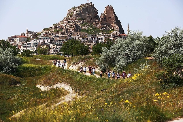 Kapadokya'nın başka bir dünyayı anımsatan coğrafyasında doğa yürüyüşleri yapmak.