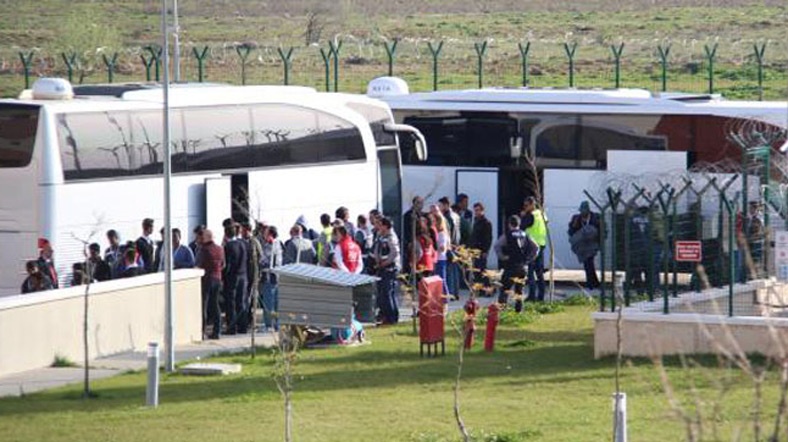 Ve İlk Göçmen Kafilesi Dikilide Ve İlk Göçmen Kafilesi Dikilide